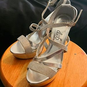 Deb heels
